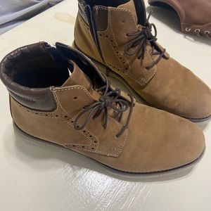 Boy’s Johnston & Murphy Boots. Smoke and pet free home. Laces and a side zipper